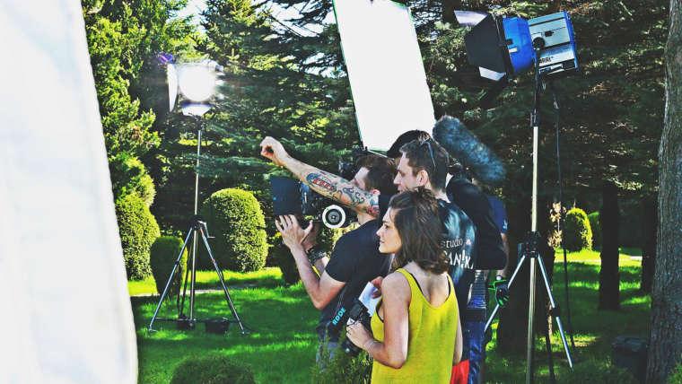 Ile kosztuje reklama filmowa? Zdradzamy ceny studia filmowego w Gdyni